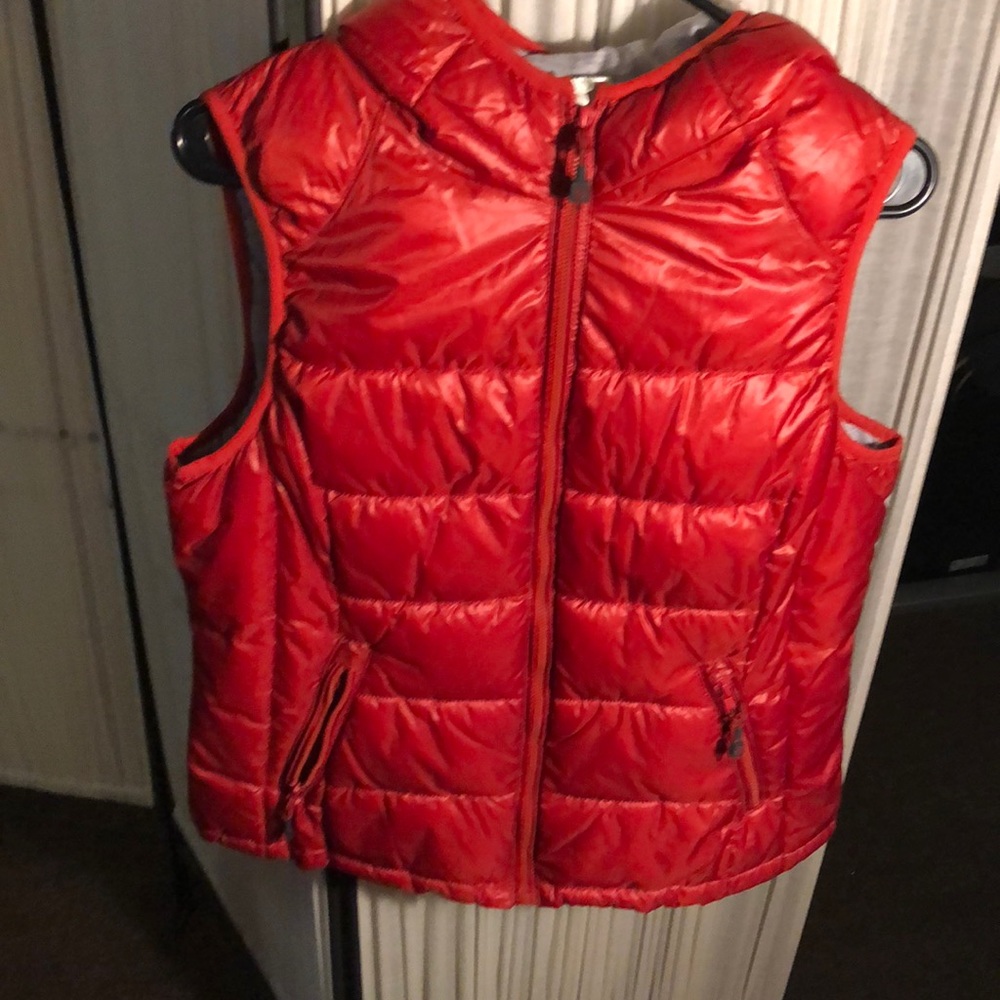 HOODED PUFFER VEST
